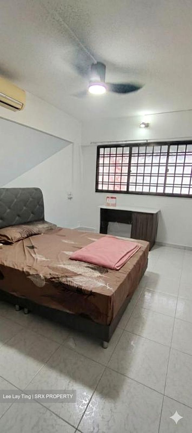 Blk 403 Jurong West Street 42 (Jurong West), HDB Executive #534893261